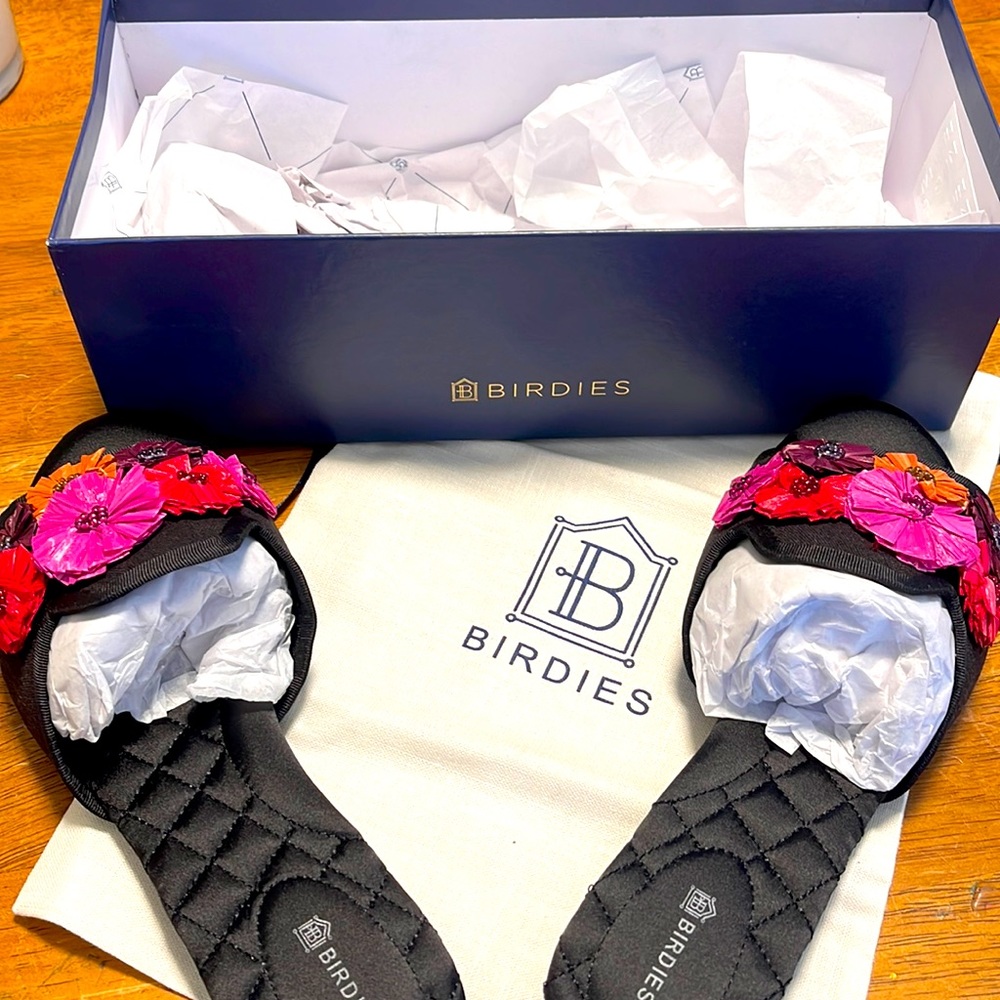 Brand new Chickadees- never worn - with box, carting bag and even tissue paper